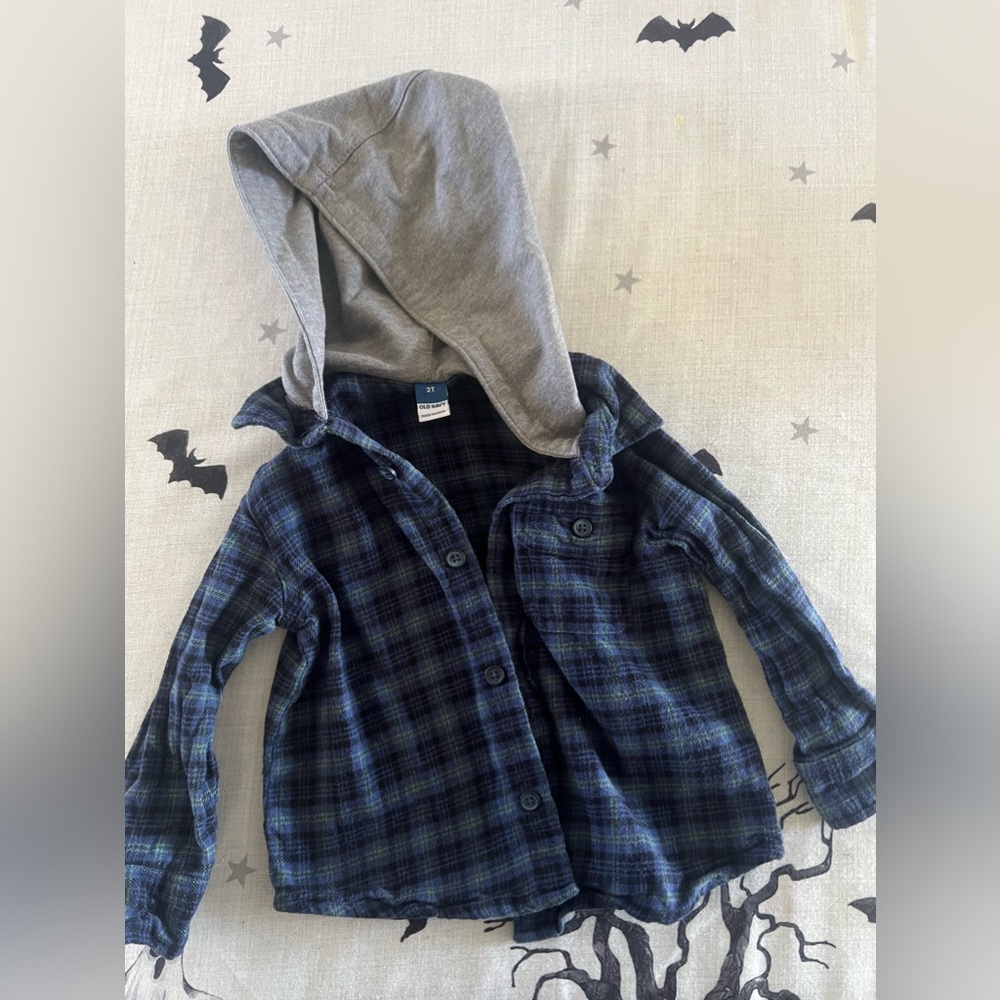2 Toddler boys flannel shirt w/ hoods - Old Navy - 2t